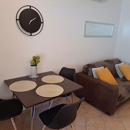 Studio Apartments Pinia-Marina ポレッチ エクステリア 写真