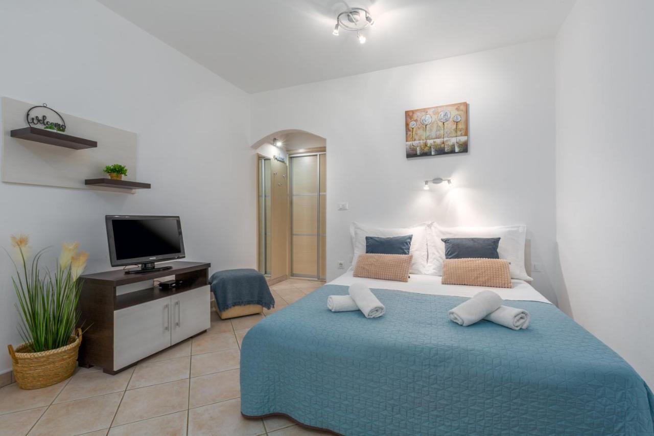 Studio Apartments Pinia-Marina ポレッチ エクステリア 写真