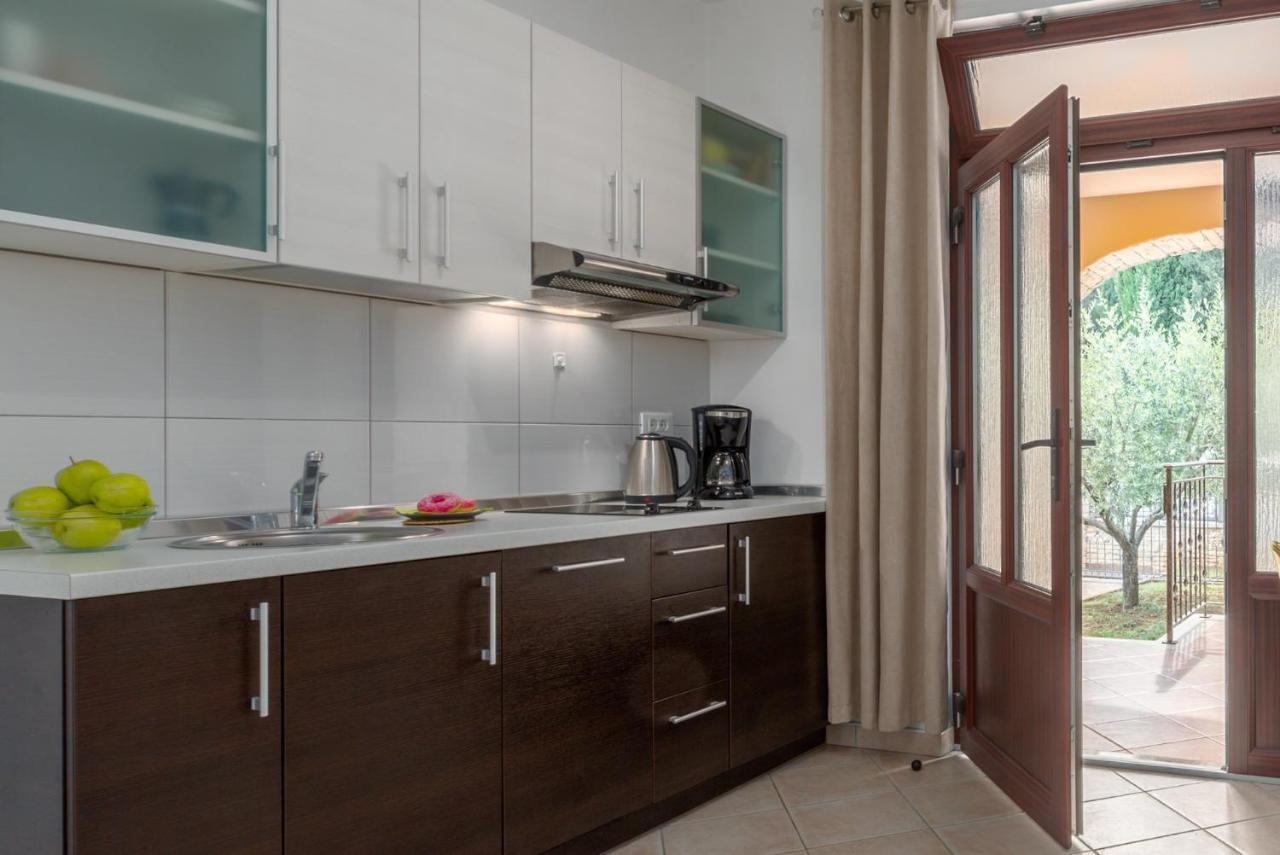 Studio Apartments Pinia-Marina ポレッチ エクステリア 写真