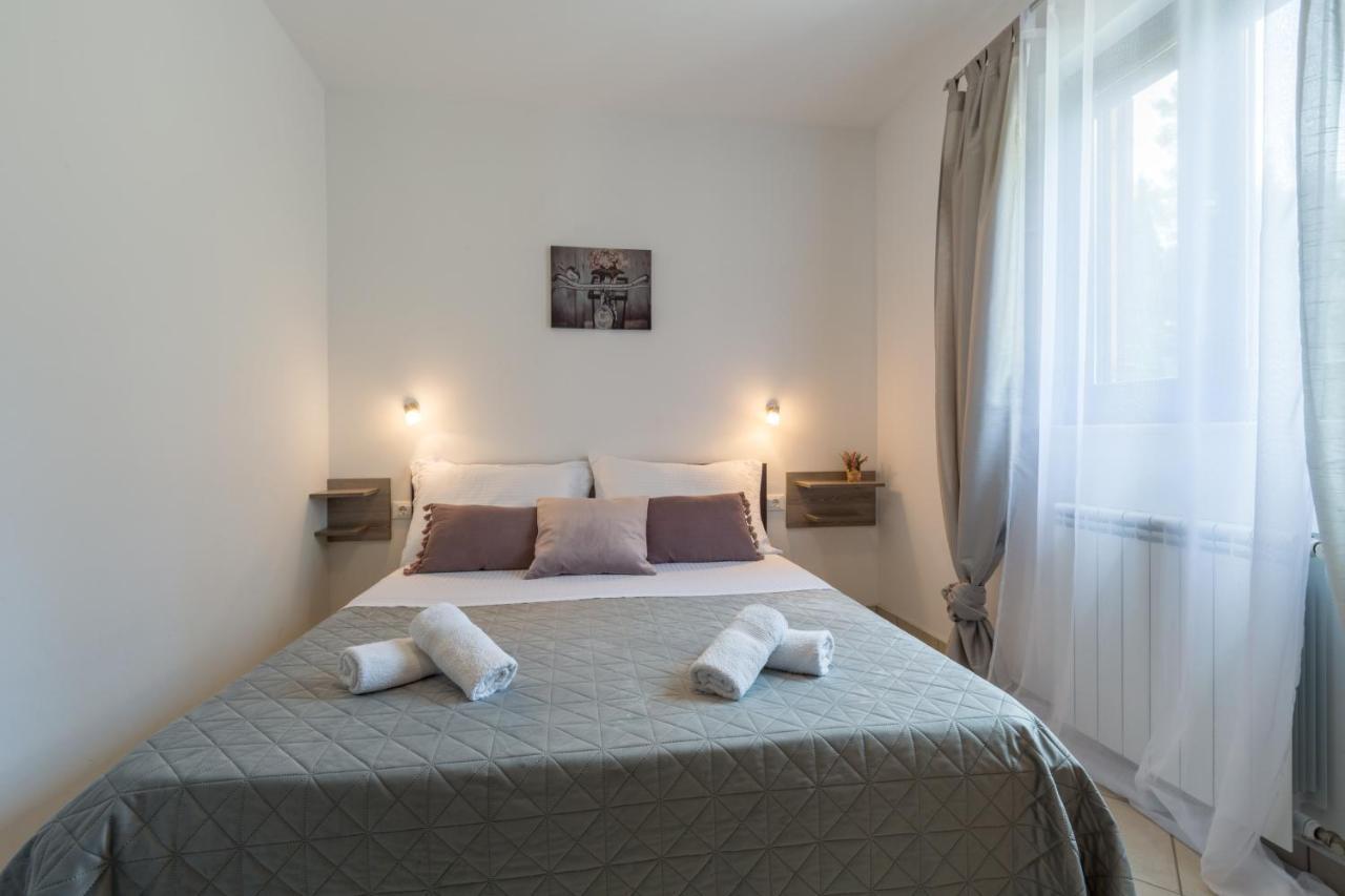 Studio Apartments Pinia-Marina ポレッチ エクステリア 写真