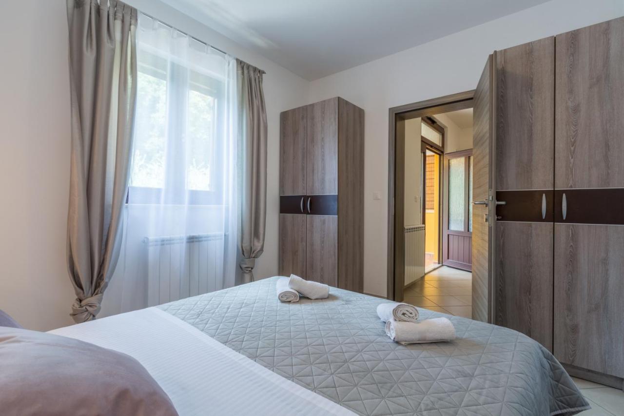 Studio Apartments Pinia-Marina ポレッチ エクステリア 写真
