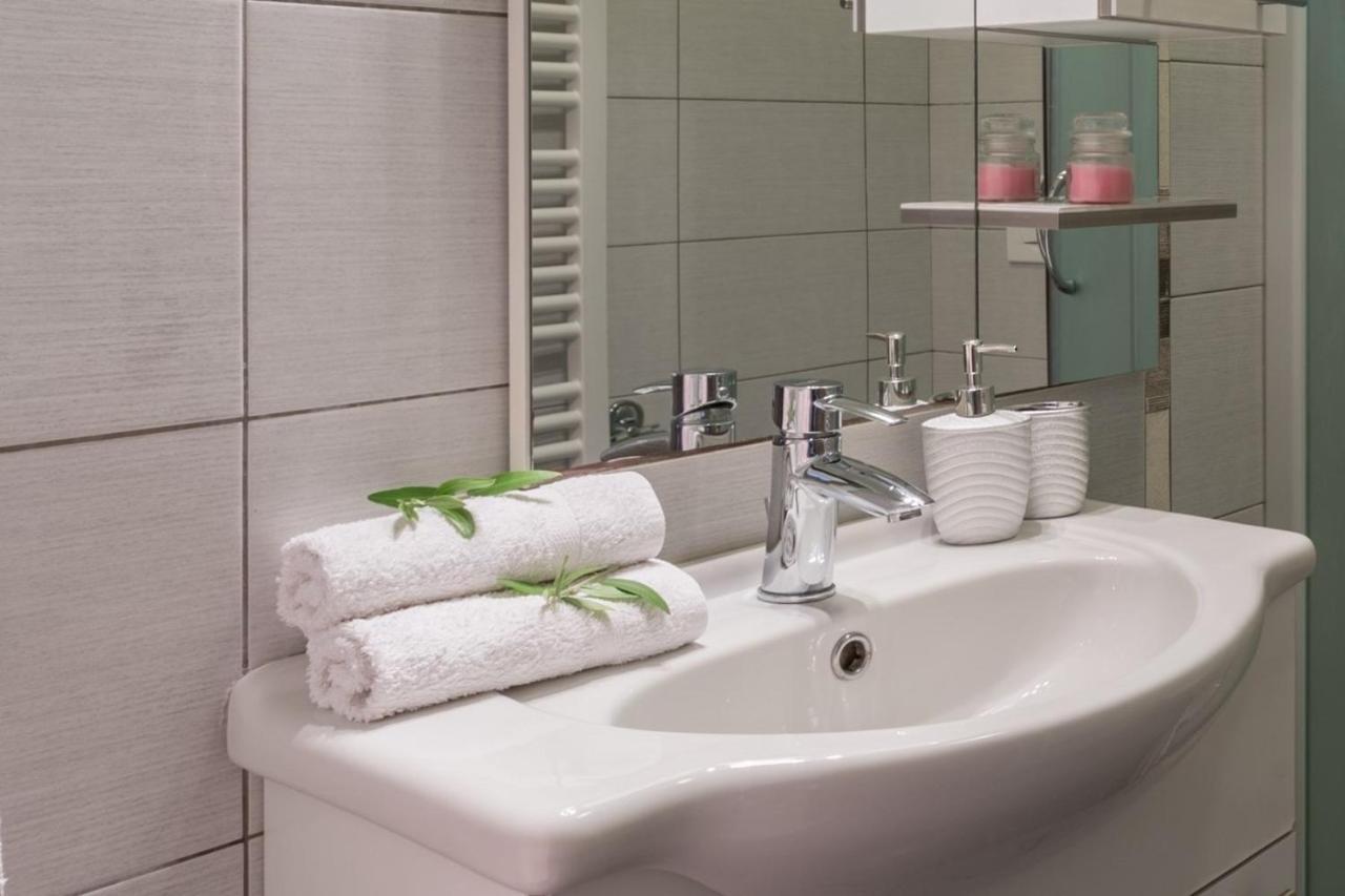 Studio Apartments Pinia-Marina ポレッチ エクステリア 写真